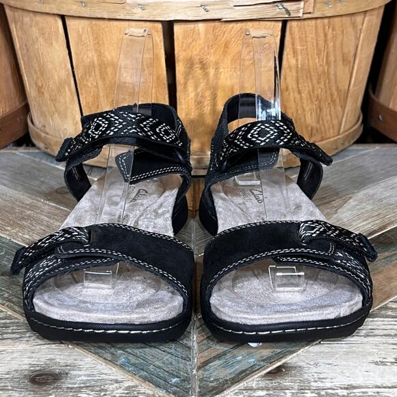 Clarks Amanda Sprint Black Suede Asbstract Textile Adjustable Sandals Womens 8.5 - Picture 4 of 12